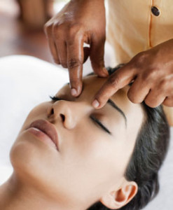 Tratamento pela massagem ayurvédica