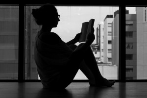 A leitura é uma forma eficaz de estimulas o cérebro